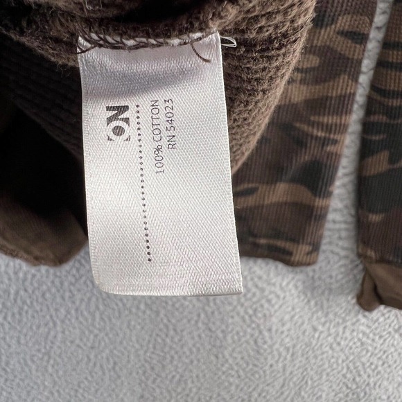 Vintage Old Navy Thermal Shirt Men's Medium Brown Black Camo Henley All Over Y2K - Picture 9 of 10